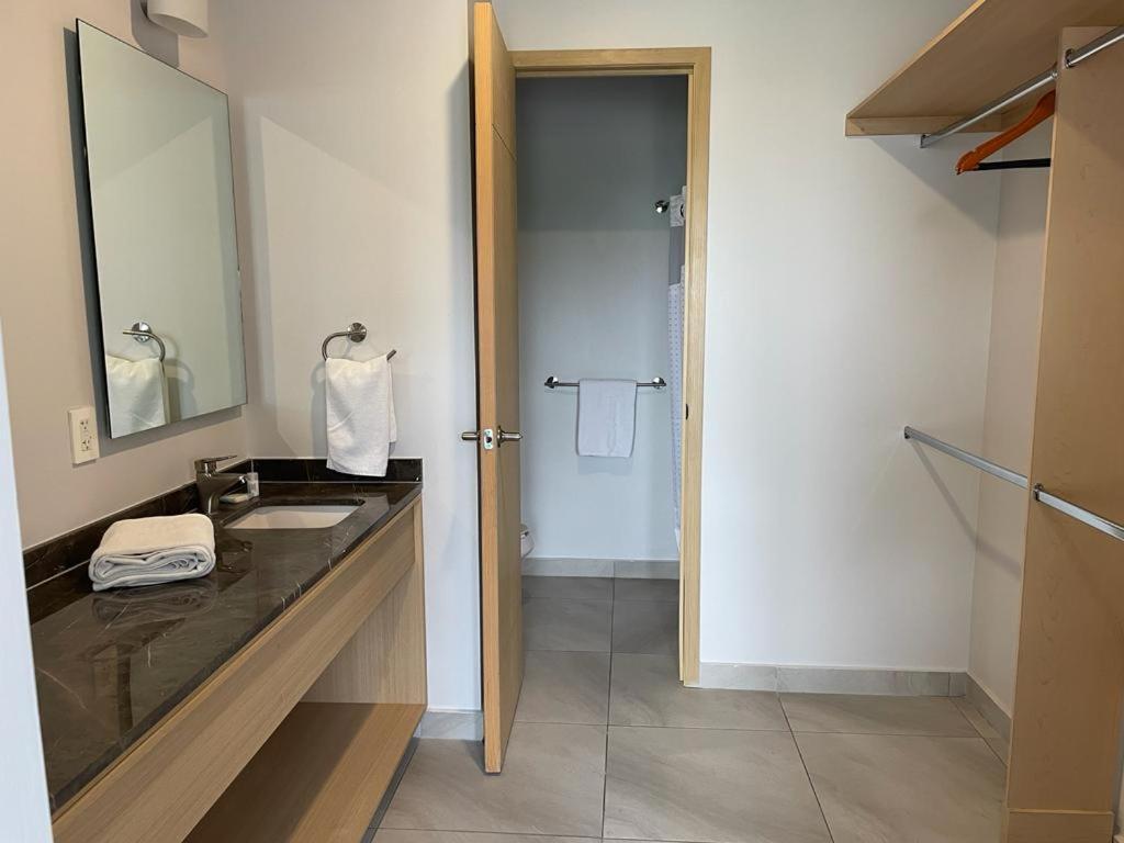 Livup Suites En Zona Iteso 萨波潘 外观 照片