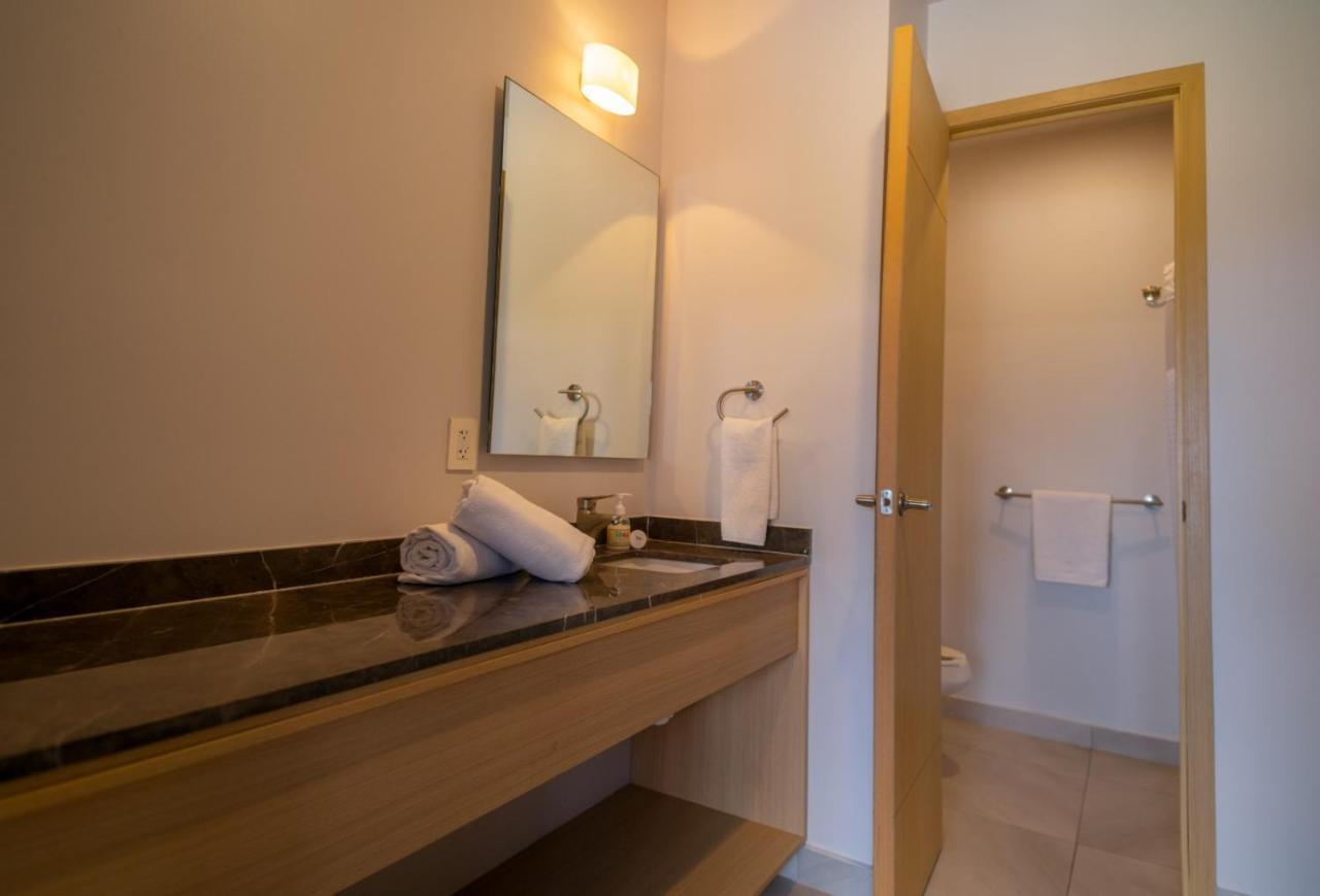Livup Suites En Zona Iteso 萨波潘 外观 照片