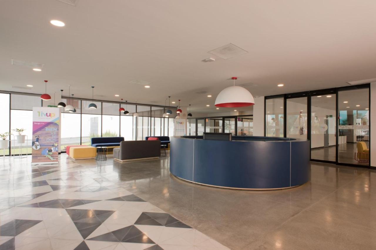 Livup Suites En Zona Iteso 萨波潘 外观 照片